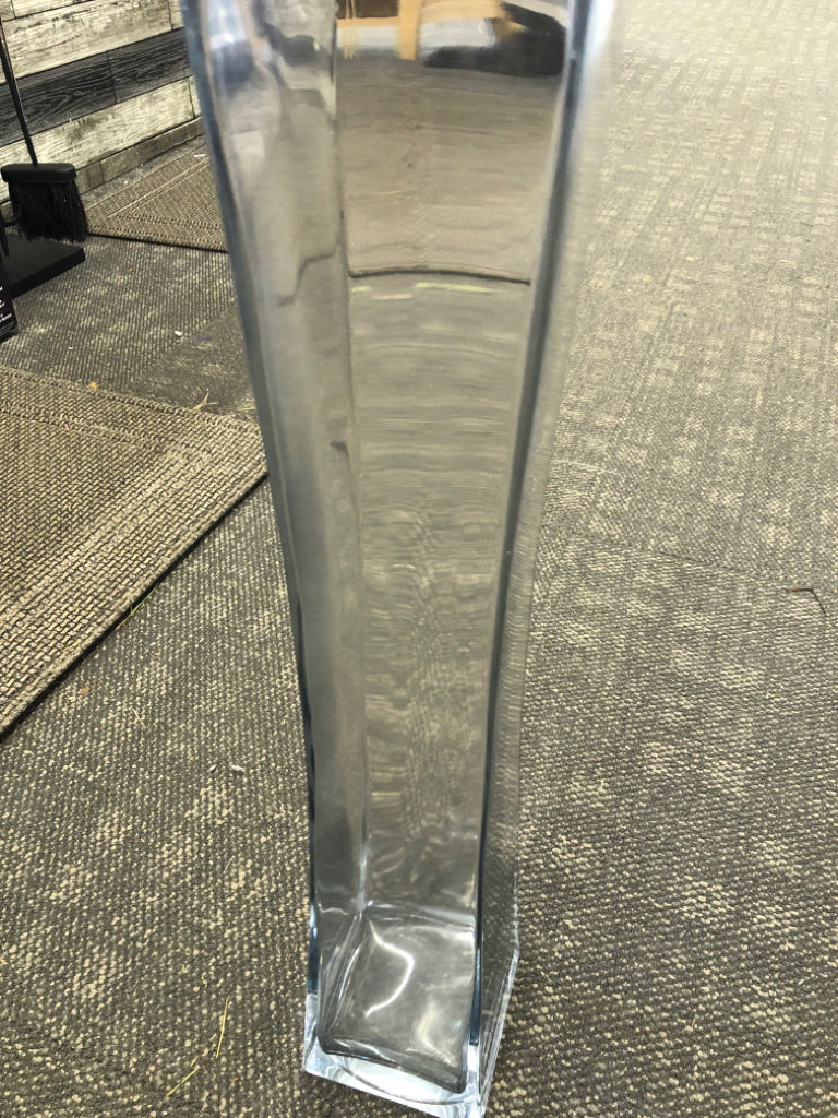 TALL GLASS VASE.