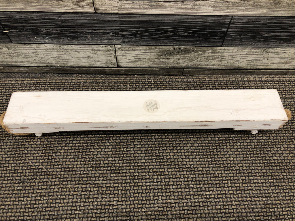 WOOD DISTRESSED 5 SECTION CANDLE HOLDER W/ROPE ENDS.