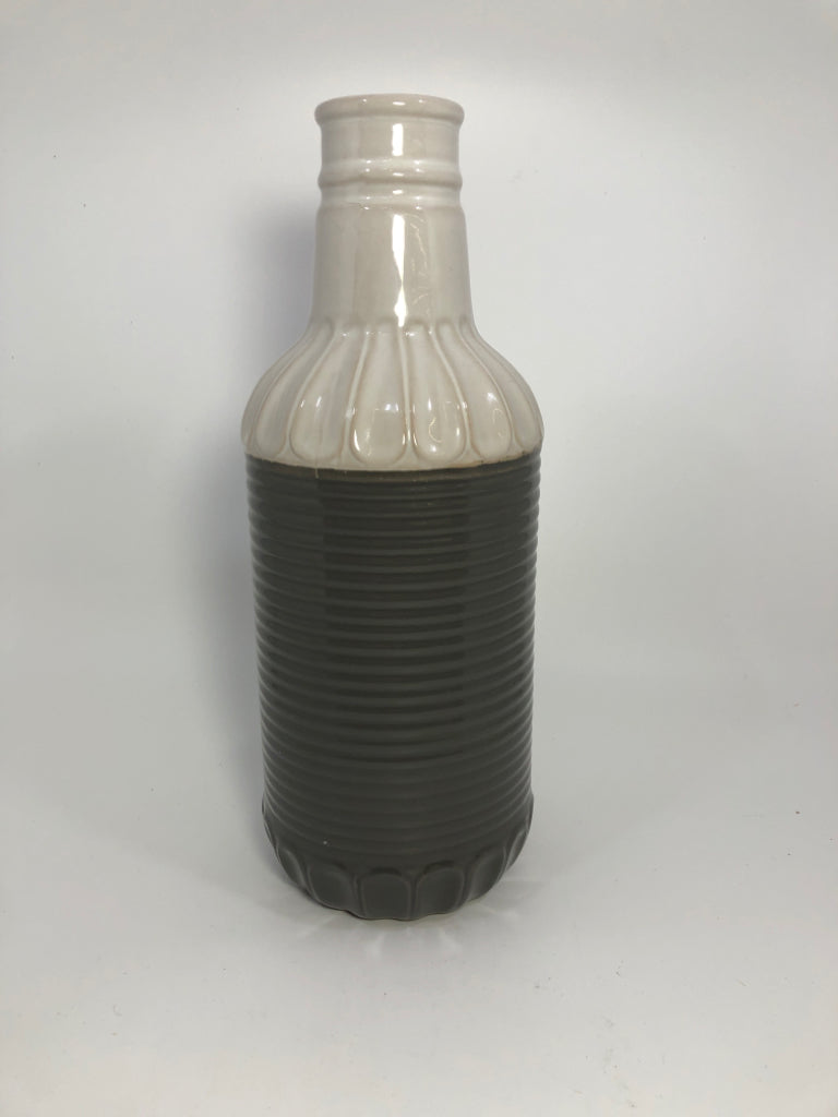 2-TONED GRAY CERAMIC VASE.