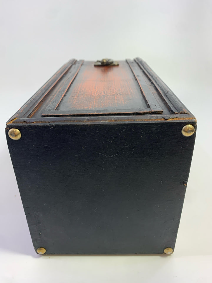 WOODEN WINE BOTTLE BOX W/HINGED LID.