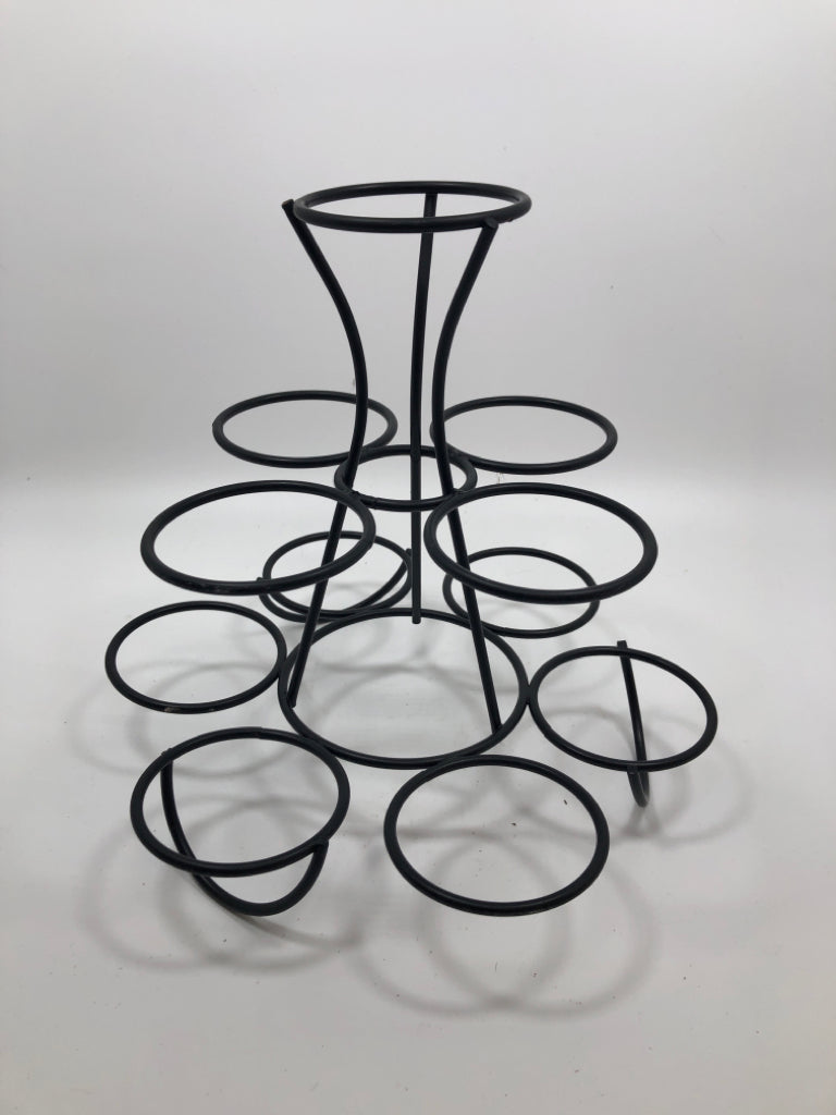 BLACK METAL CUPCAKE STAND.