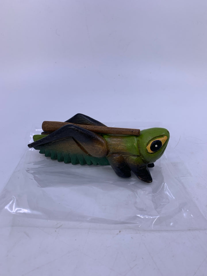 WOOD PAINTED/CARVED GRASS HOPPER MUSIC INSTRUMENT W/ WOOD STICK IN BAG.