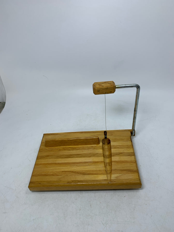OAK WOOD CHEESE BOARD W/ CUTTER.