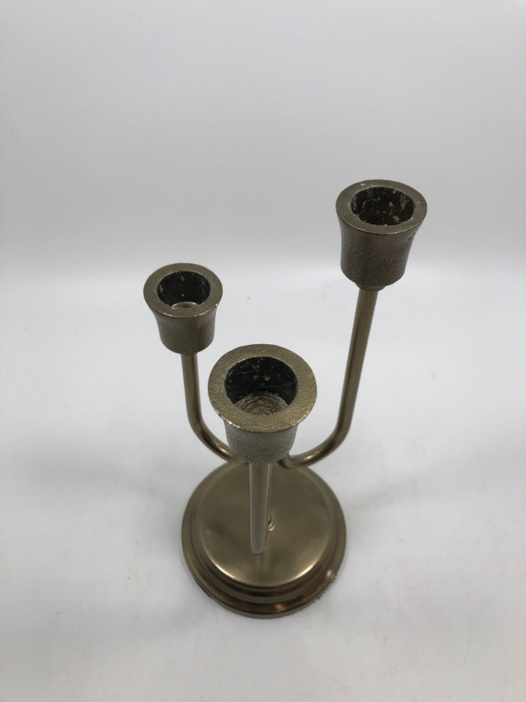 GOLDEN METAL 3 CANDLE HOLDER.