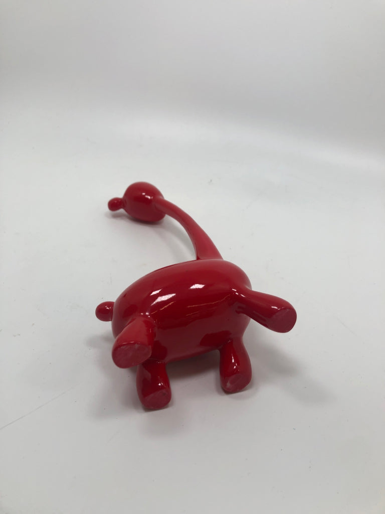 RED RESIN GIRAFFE SCULPTURE.