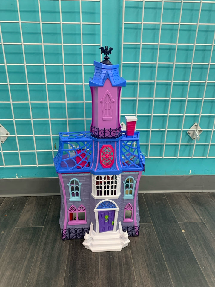 Vampirina Scare B&B Playset
