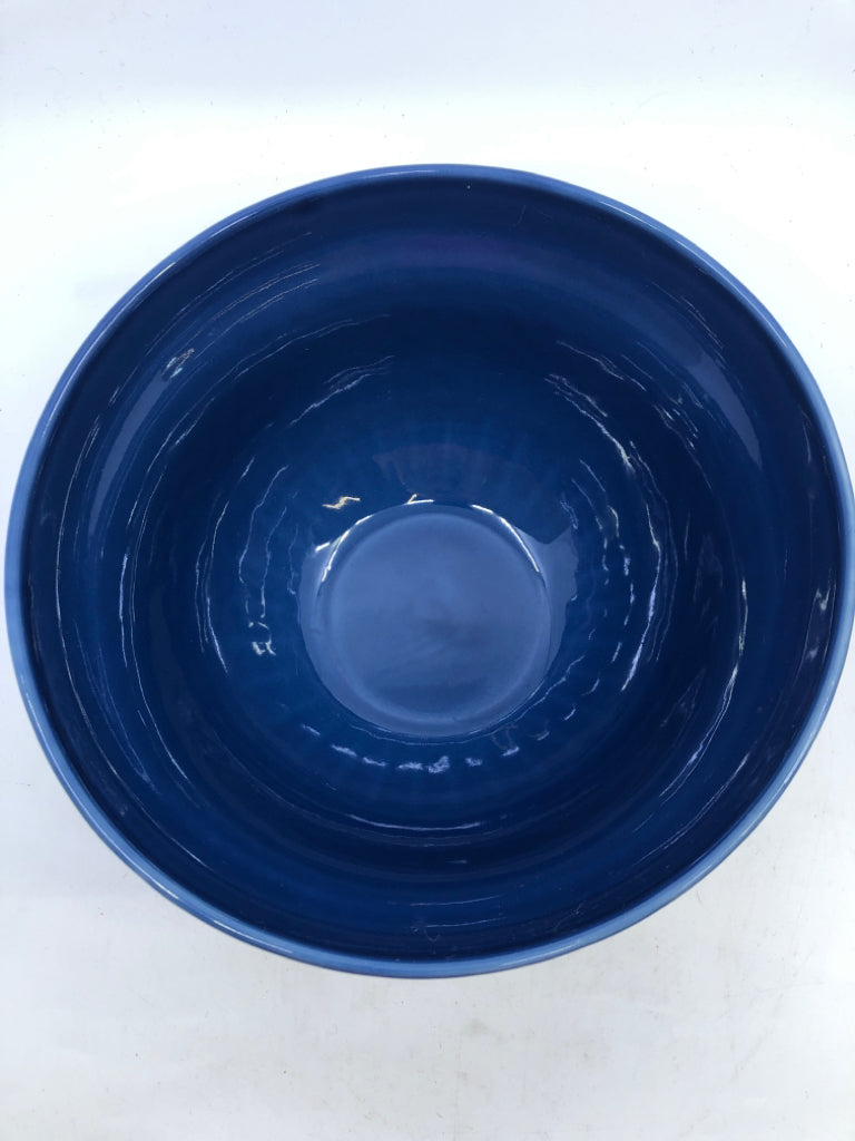 BLUE CERAMIC MIXING BOWL, EMBOSSED LINES DETAIL.