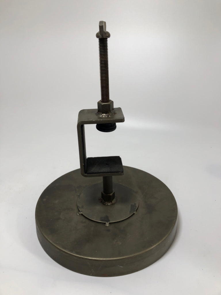 SM METAL CLAMP.