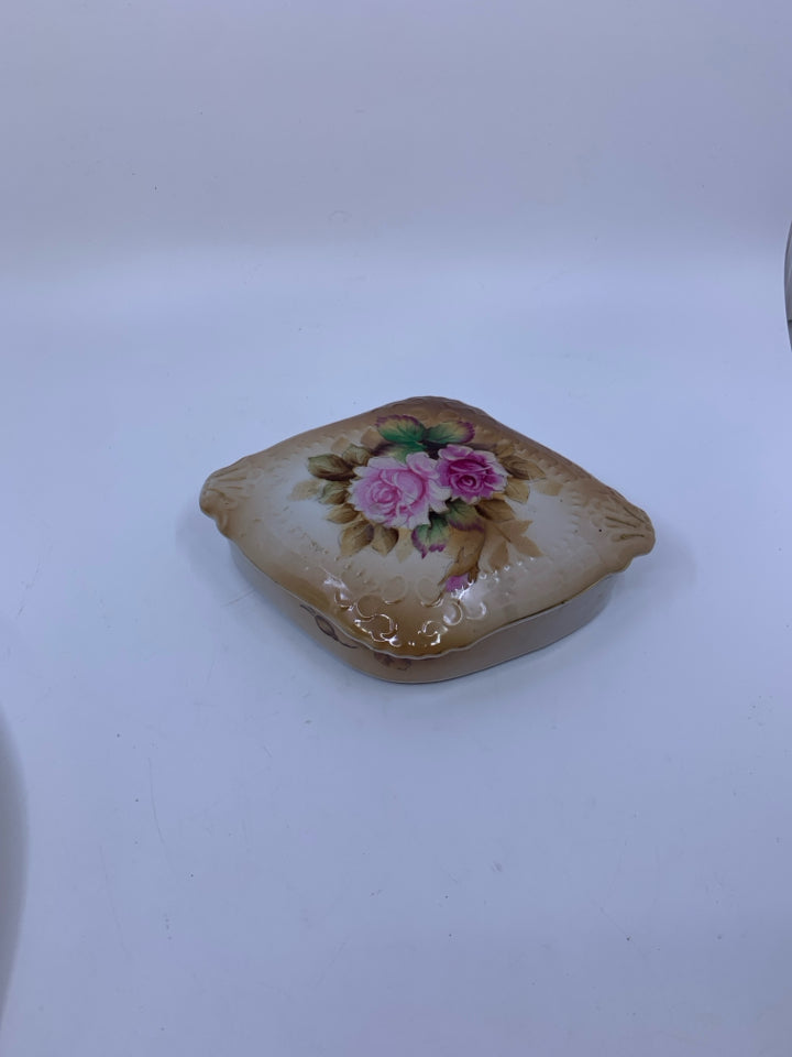 VTG DIAMOND SHAPE LIGHT BROWN W/ PINK ROSES IN CENTER.