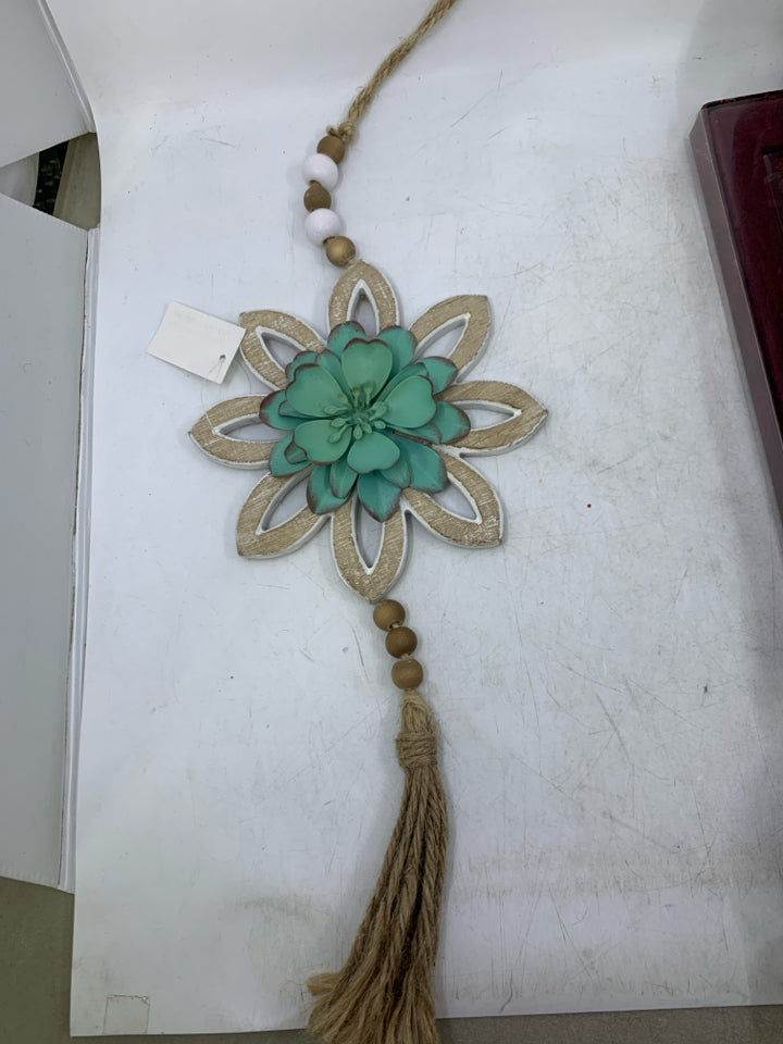 DISTRESSED FLOWER W/ TASSEL TEAL METAL.