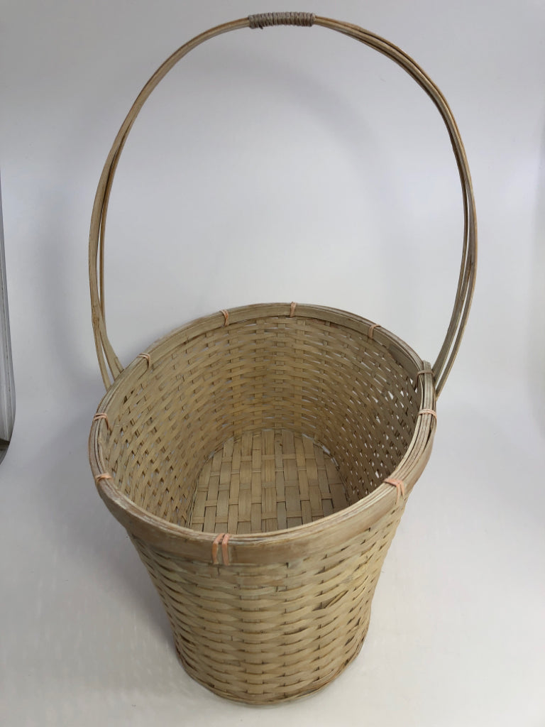 WHITE OVAL WOODEN BRAIDED BASKET W/WRAPPED HANDLE.