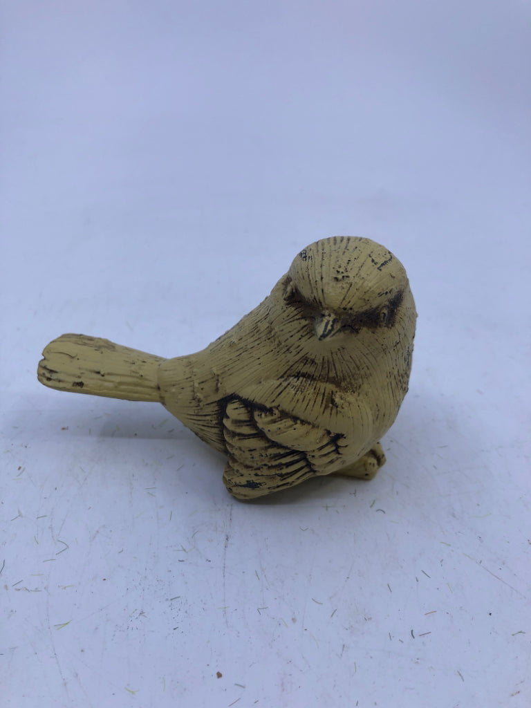 2 TAN DISTRESSED WOOD BIRDS ON TWIG NEST.