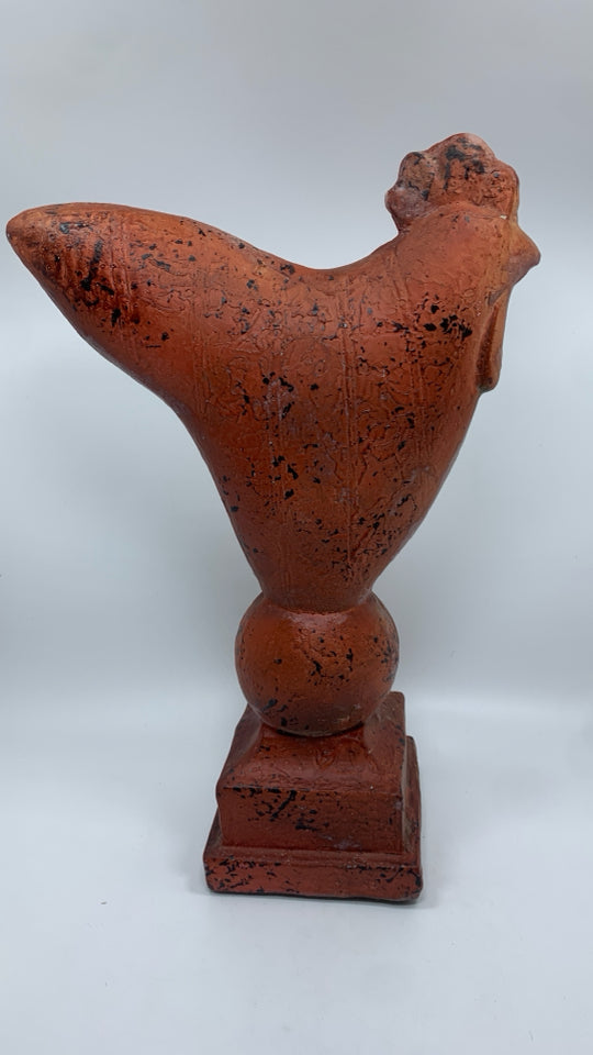 RED DISTRESSED CHICKEN PILLAR DECOR.