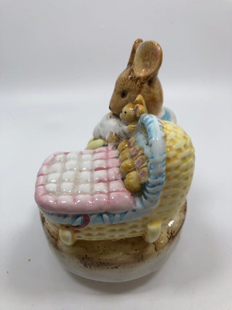 MOMMA & BABY MICE- BEATRIX POTTER IN BED MUSICAL DECOR.