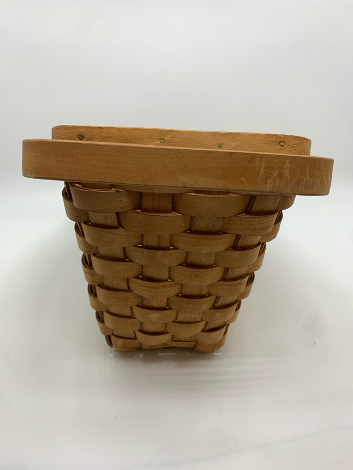 SLANTED WICKER BASKET W/HANDLES.