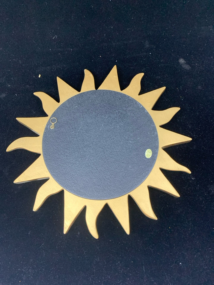 GOLD PAINTED SUN MIRROR WALL HANGING.
