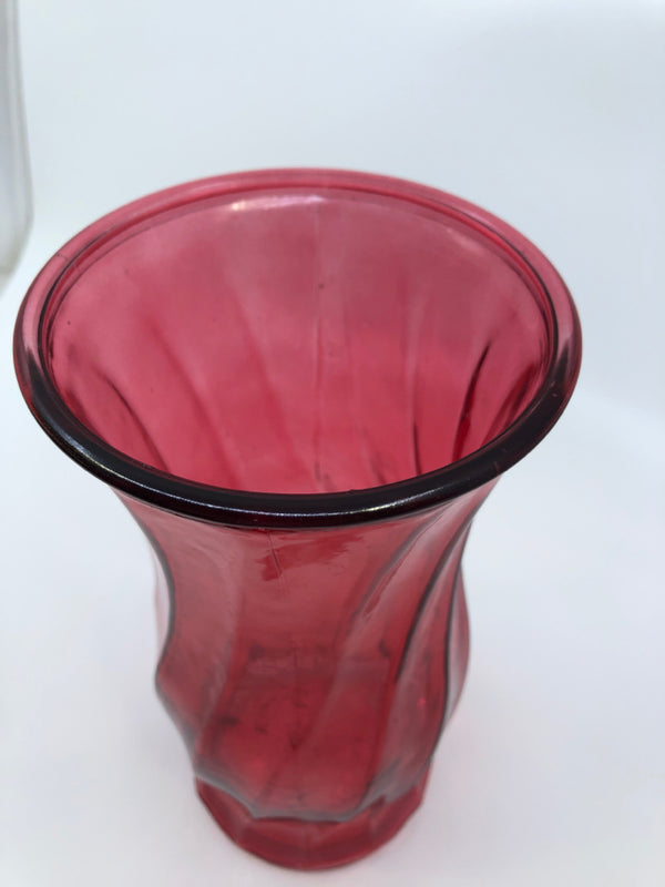 RED CLEAR RIBBED GLASS VASE.