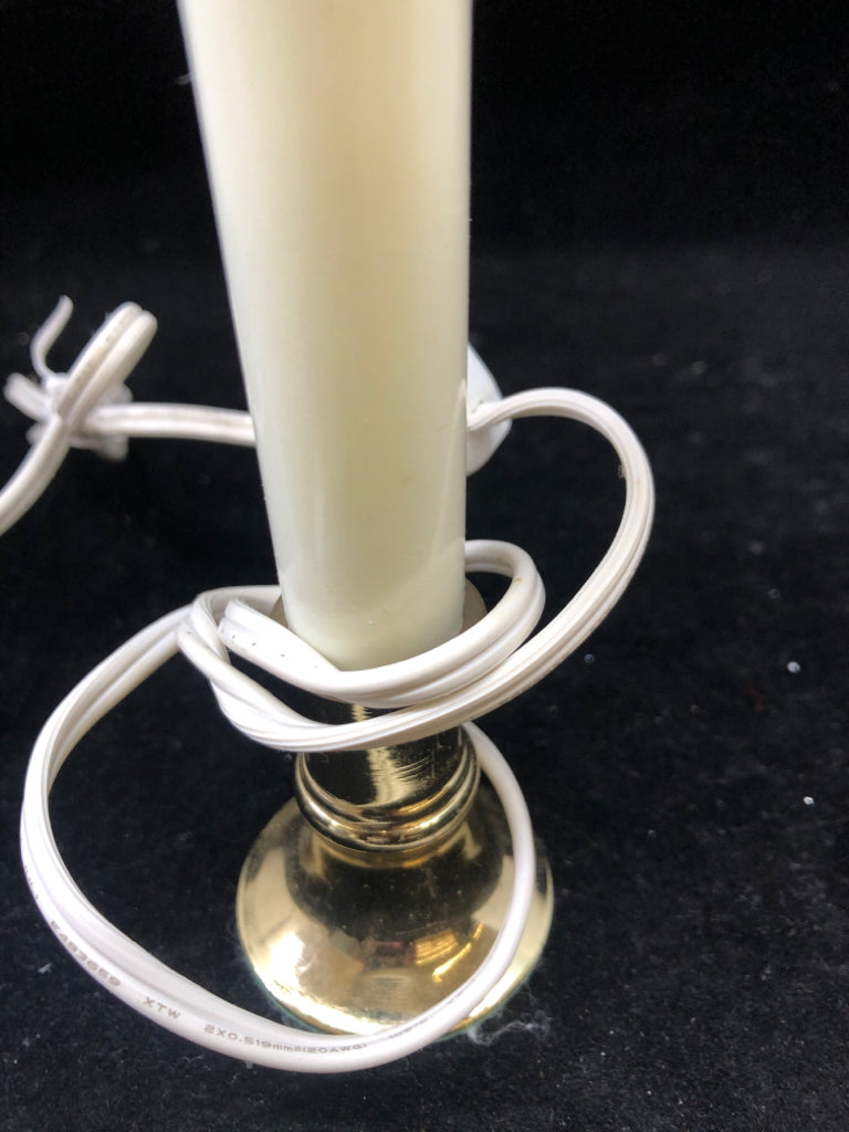 WHITE PLUG IN WINDOW CANDLE.