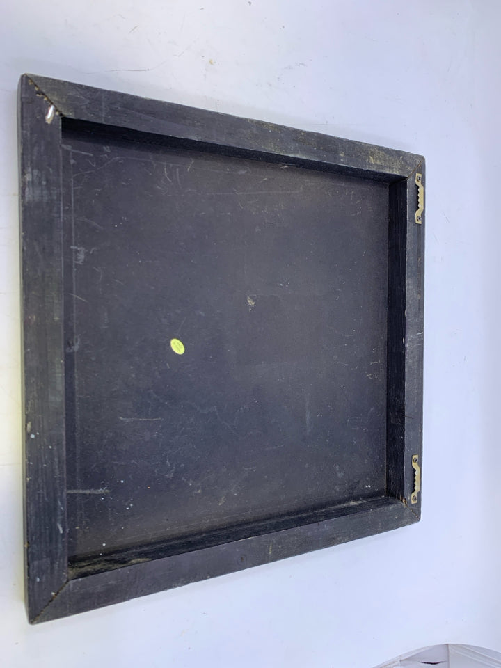 CARVED LEAVES WALL PLAQUE.