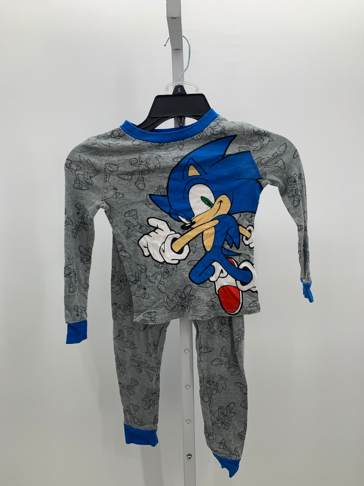 GRAPHIC KNIT.