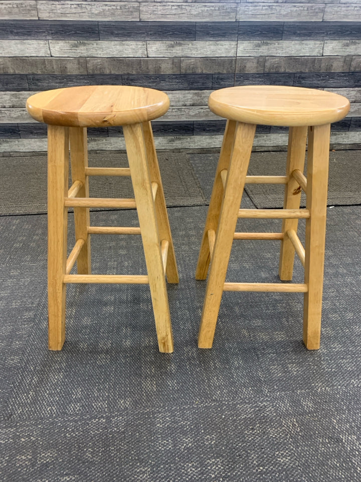2 WOODEN LONDON BAR STOOLS.