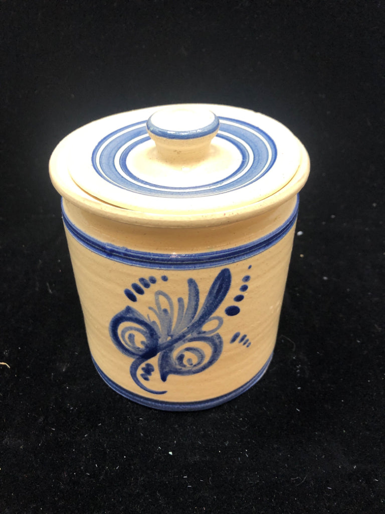 VTG CREAM POTTERY BLUE FLORAL CROCK.