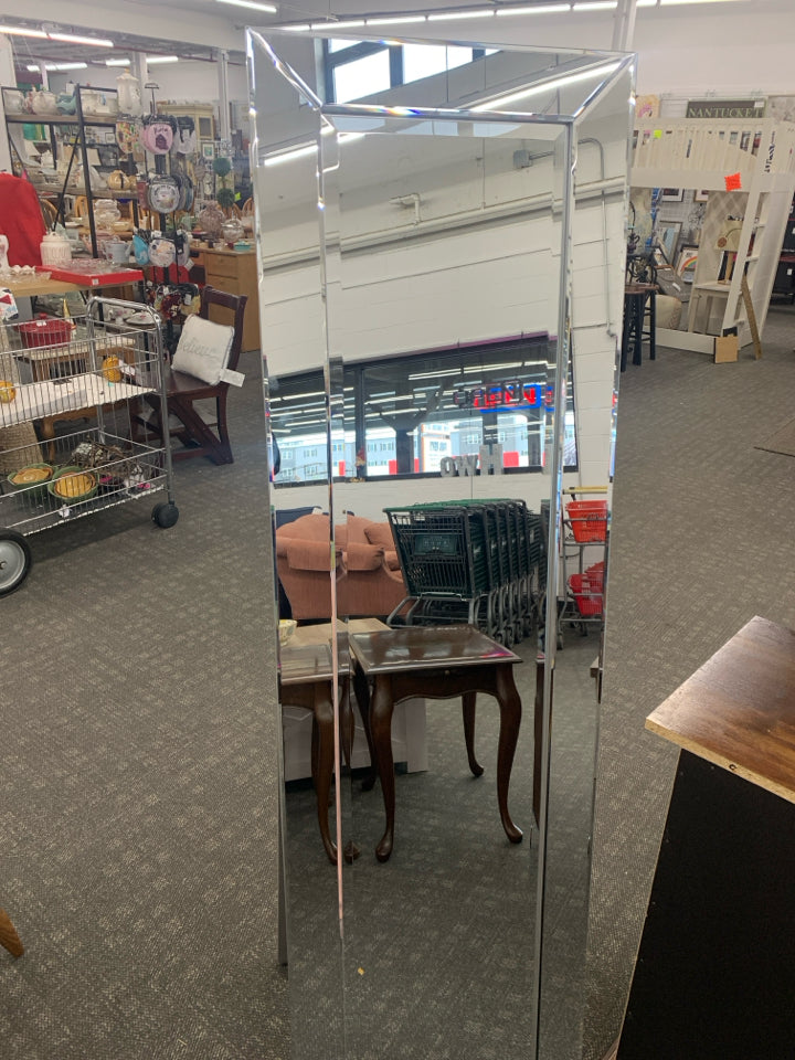 FULL LENGTH MIRROR W/STAND.