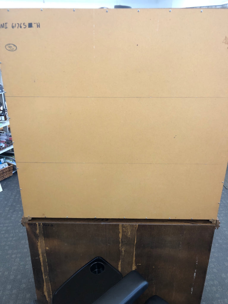 LARGE OAK WOOD 2PC HUTCH W GLASS DOORS.