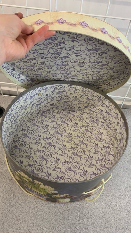 2PC NESTING ROUND FLORAL HAT BOXES.