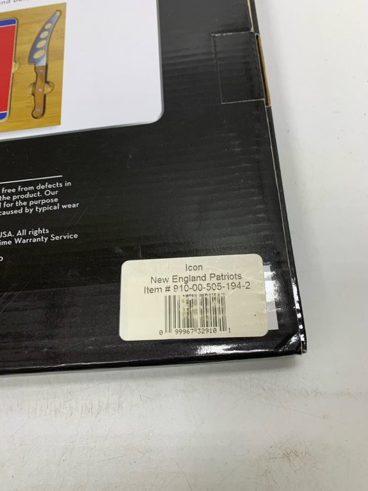 NIB GLASS TOP CUTTING BOARD W/ CHEESE KNIFE.