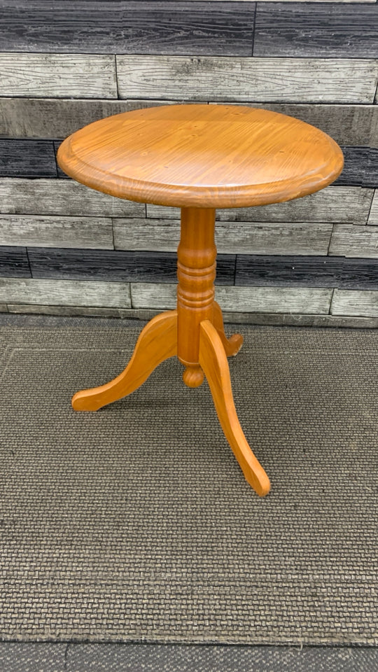 CIRCULAR WOODEN END TABLE/ PLANT STAND.