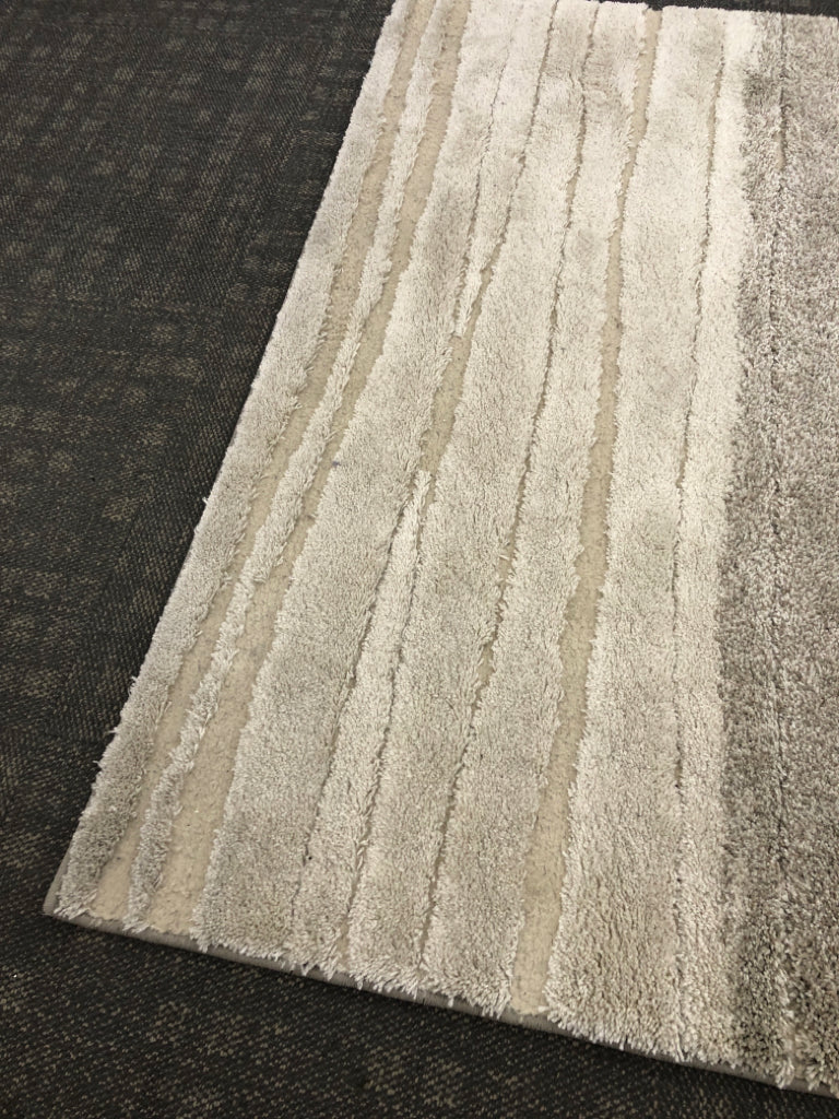 BLUE & CREAM OMBRE RUG.