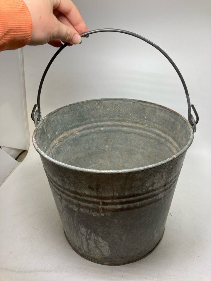 VINTAGE METAL BUCKET