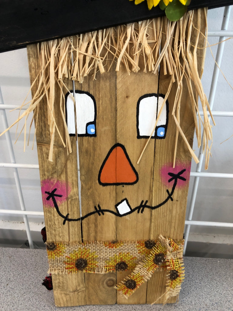 DOUBLE-SIDED SNOWMAN/SCARECROW DECOR.