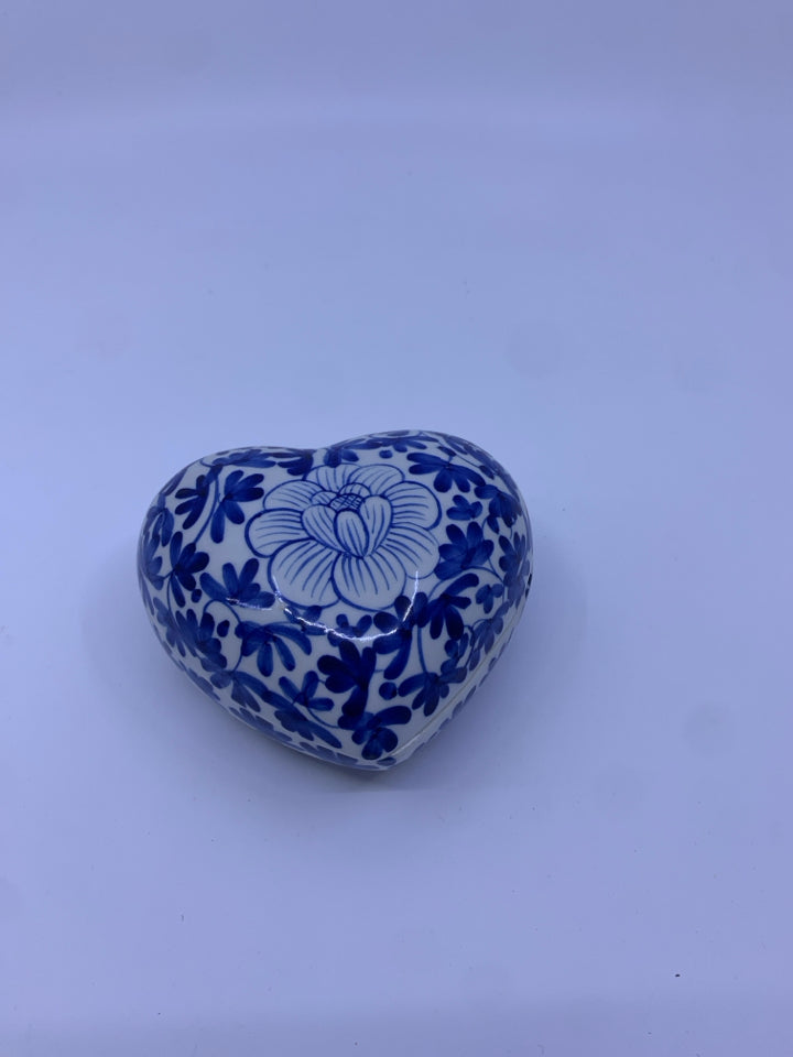 BLUE AND WHITE HEART SHAPED TRINKET BOX.