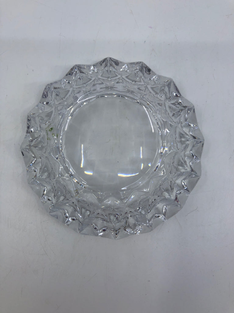 VTG DIAMOND PATTERN GLASS ASHTRAY.