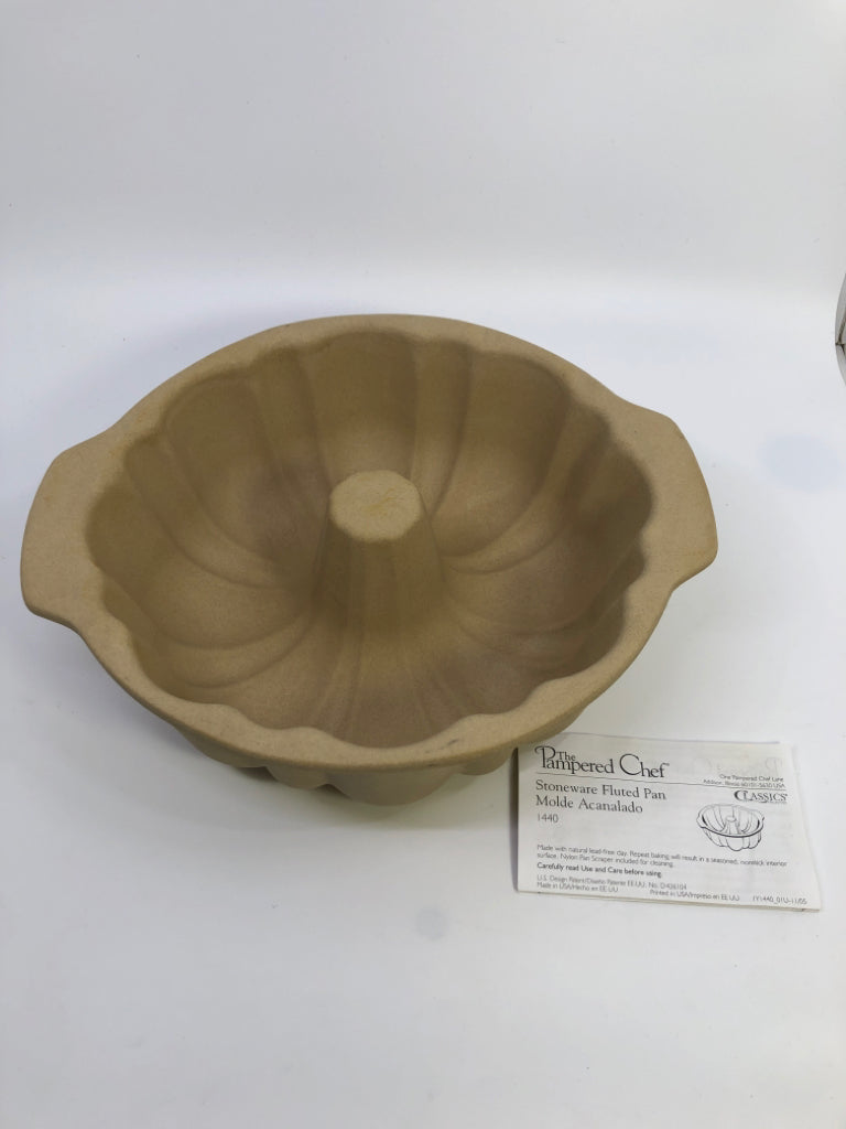 NEW STONEWARE FLUTED PAN IN BOX.