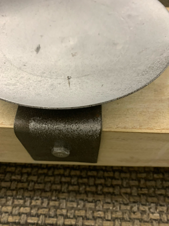 5-SPOT DISTRESSED WOODEN PLANK CANDLE HOLDER.