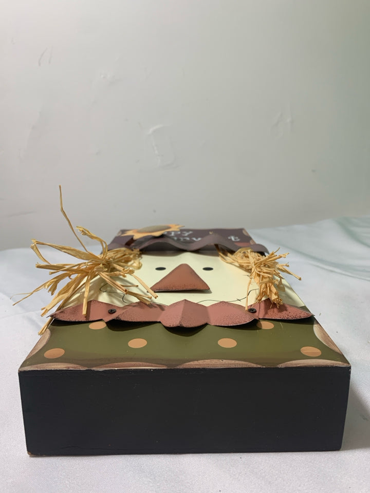 HAPPY HARVEST WOOD BLOCK SCARECROW.