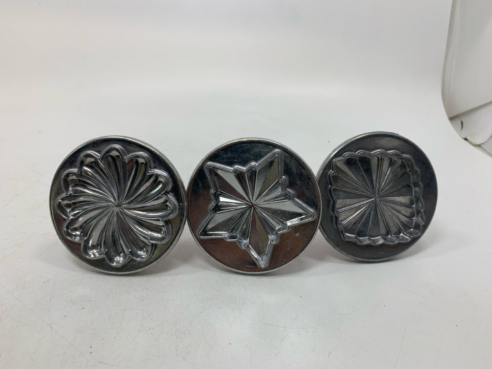3 VTG ALUMINUM COOKIE STAMPS IN BAG.