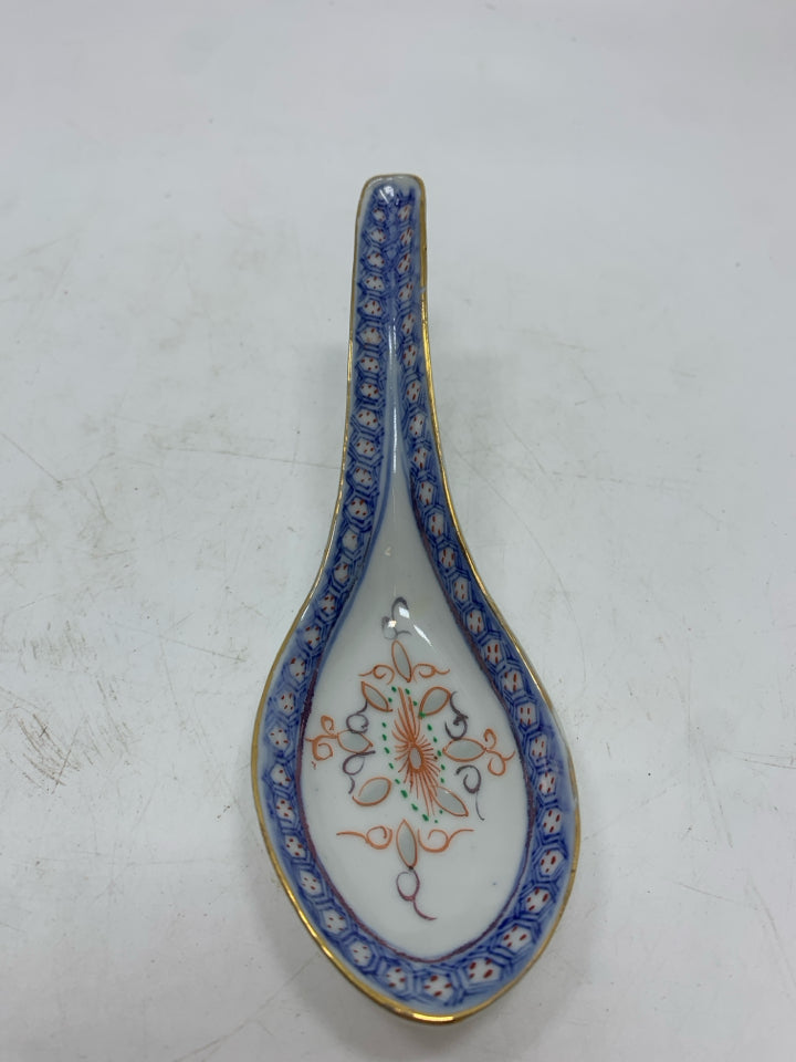 5 VTG CHINESE RICE GRAIN SOUP SPOONS.