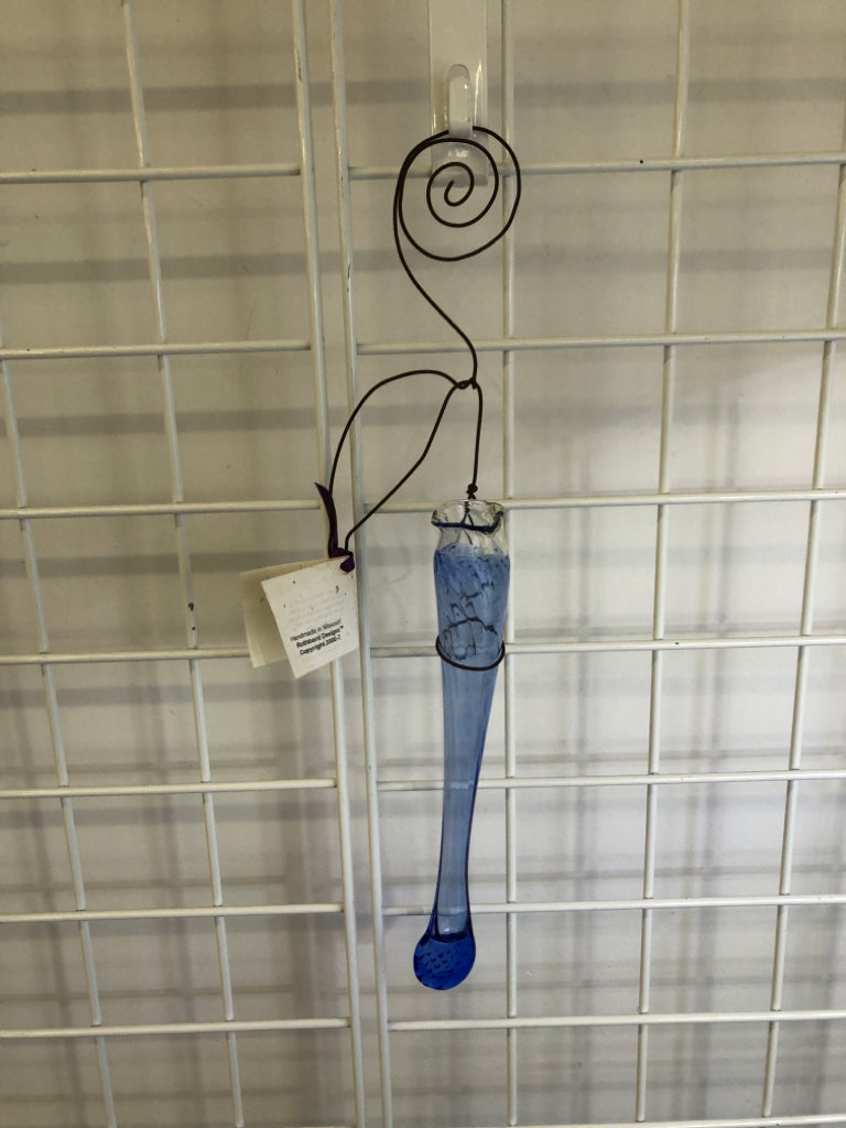 BLOWN GLASS BUD VASE WALL HANGING.