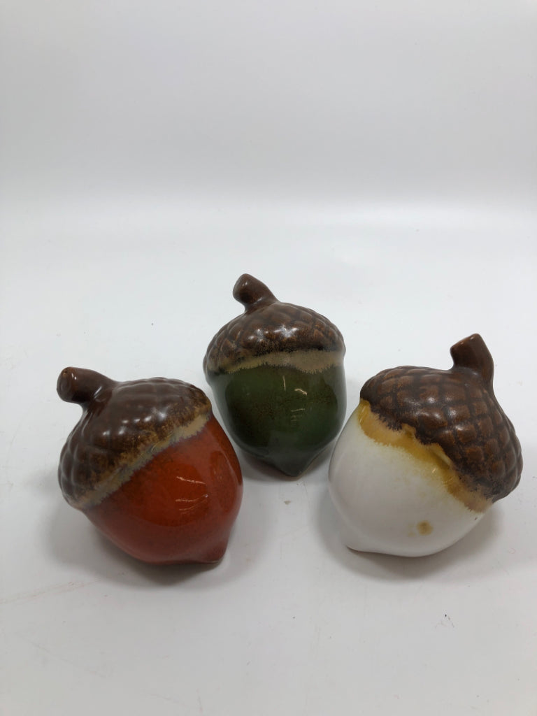 3PC CERAMIC ACORN DECOR.