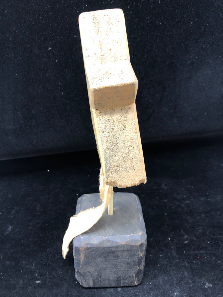 PRIMITIVE BROWN STAR ON BLACK BLOCK WHITE STARS.