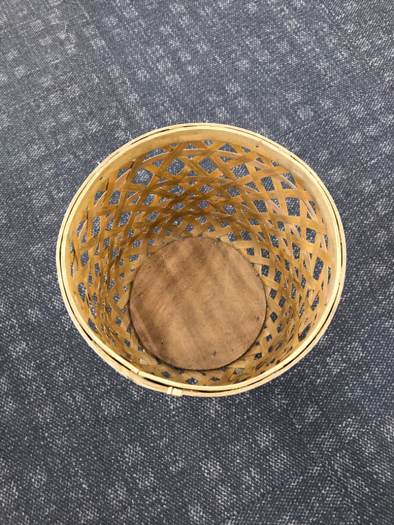 WOVEN BAMBOO PLANT STAND.