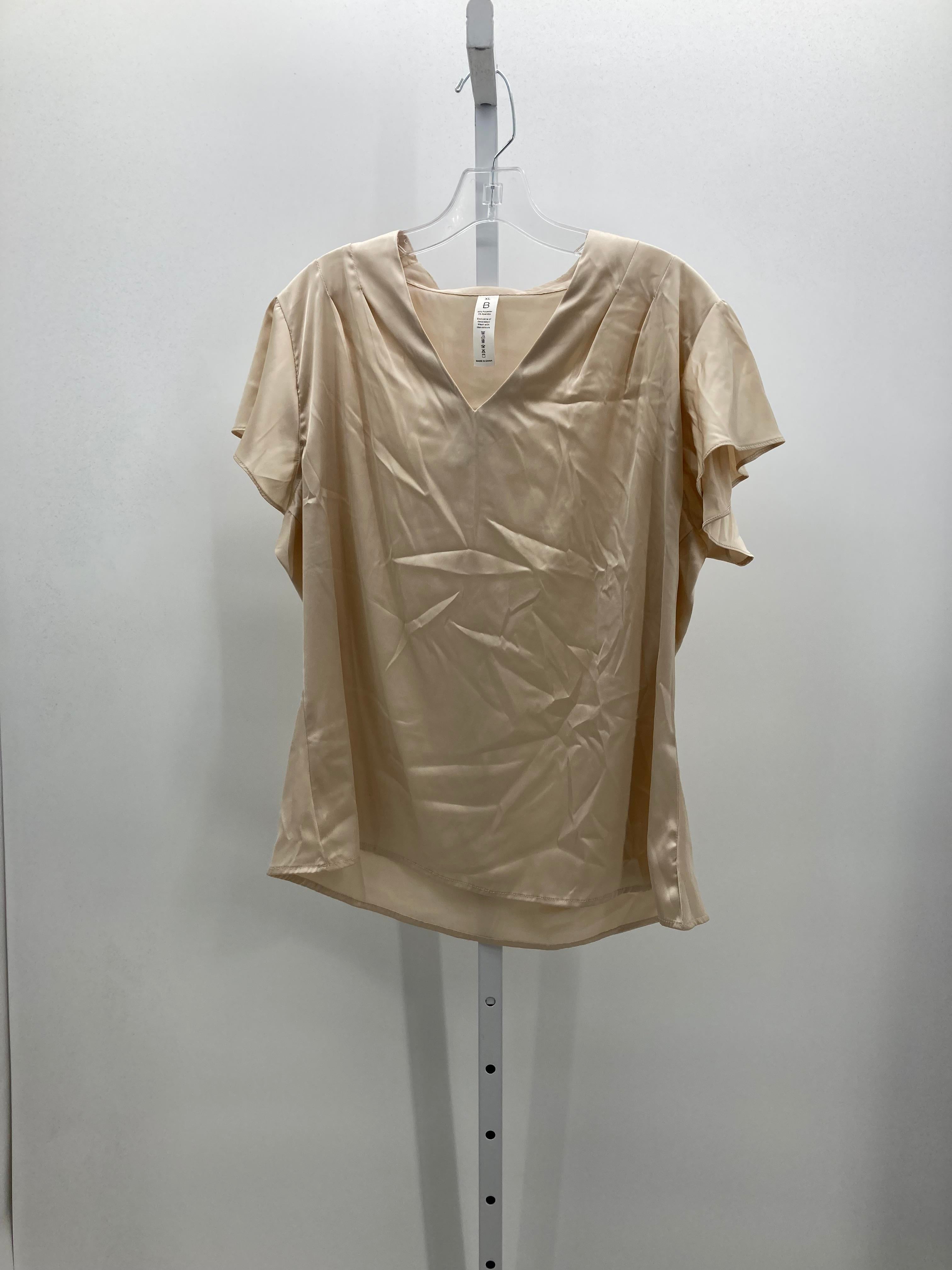 Size Extra Large Misses Short Sleeve Shirt