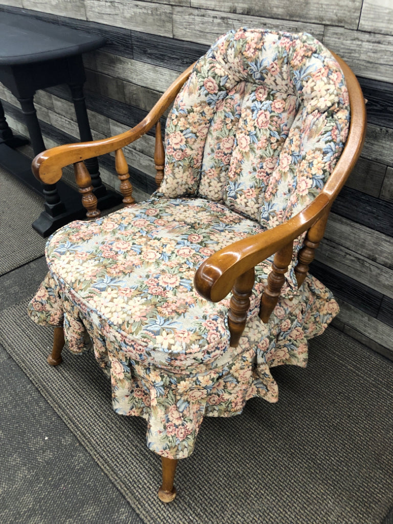 VTG LOW CUSHION WOOD CHAIR FLORAL PATTERN.