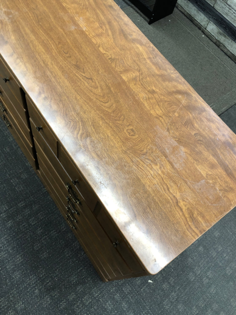6 DRAWER WOOD DRESSER.