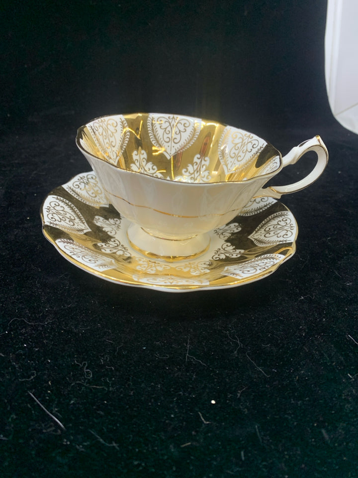 VTG WHITE & GOLD TEA CUP & SAUCER-QUEEN ANNE.