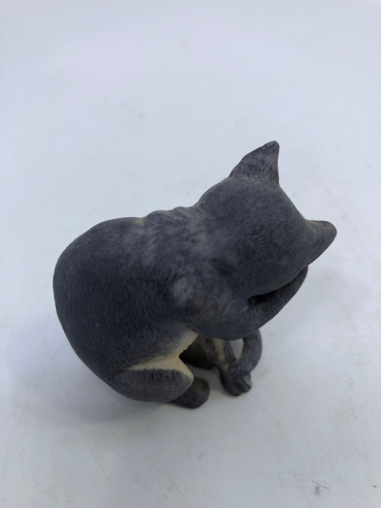 CERAMIC GRAY CAT.